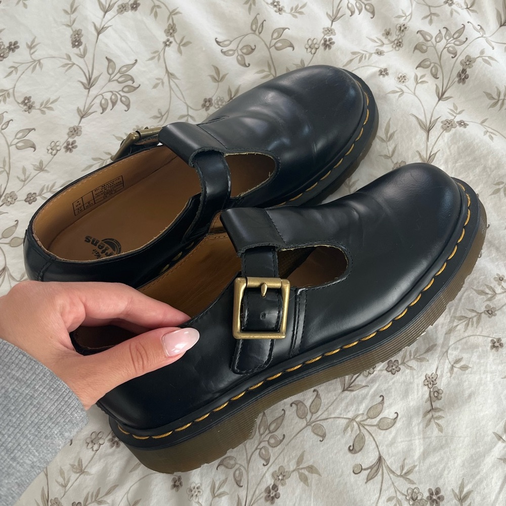 dr.marten mary jane shoes size 6 🍒